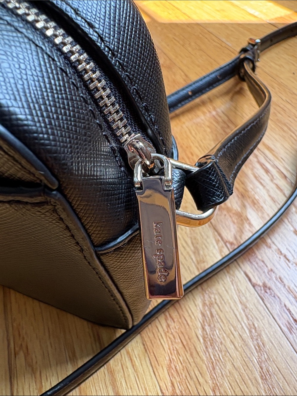 kate spade black leather crossbody camera bag with gold logo - Picture 4 of 8